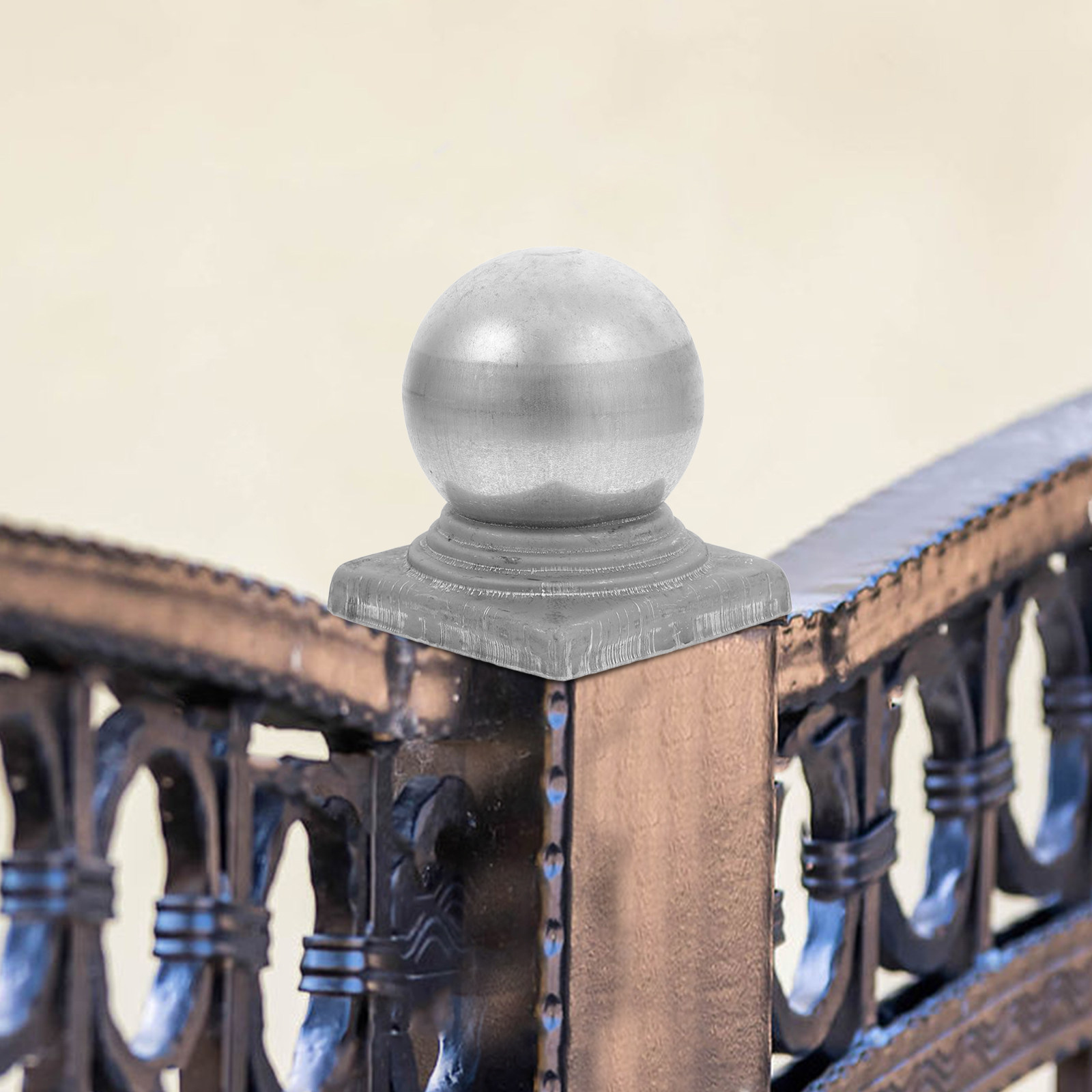 Ball Shaped Metal Fence Post C - Outdoor Power Post reseña y precio